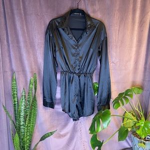 ✨PLT Black Long sleeve Satin Romper✨